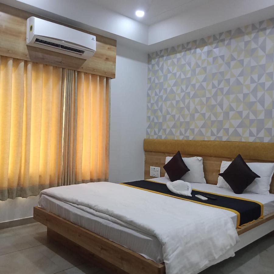 Hotel Fun City Navsari Εξωτερικό φωτογραφία