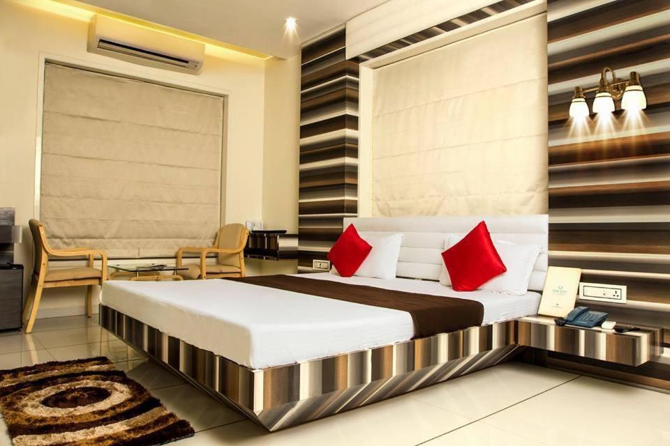 Hotel Fun City Navsari Εξωτερικό φωτογραφία