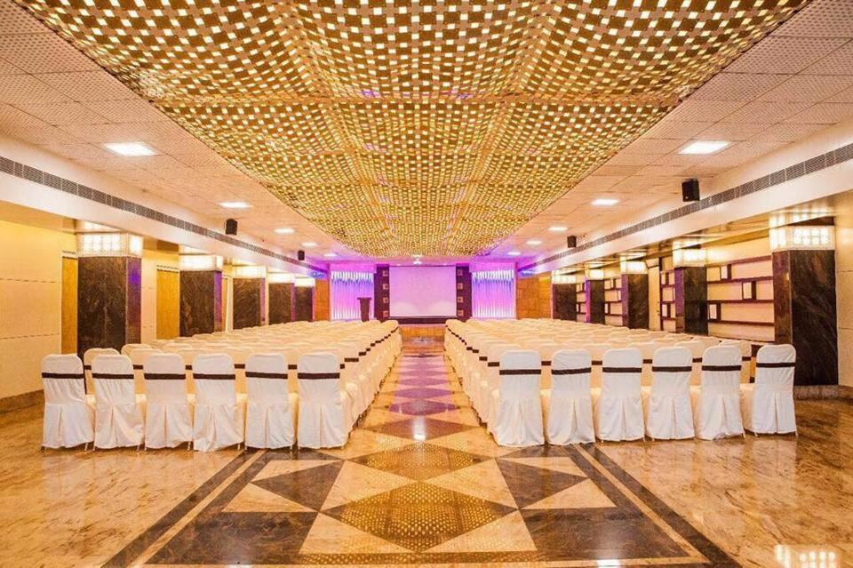 Hotel Fun City Navsari Εξωτερικό φωτογραφία