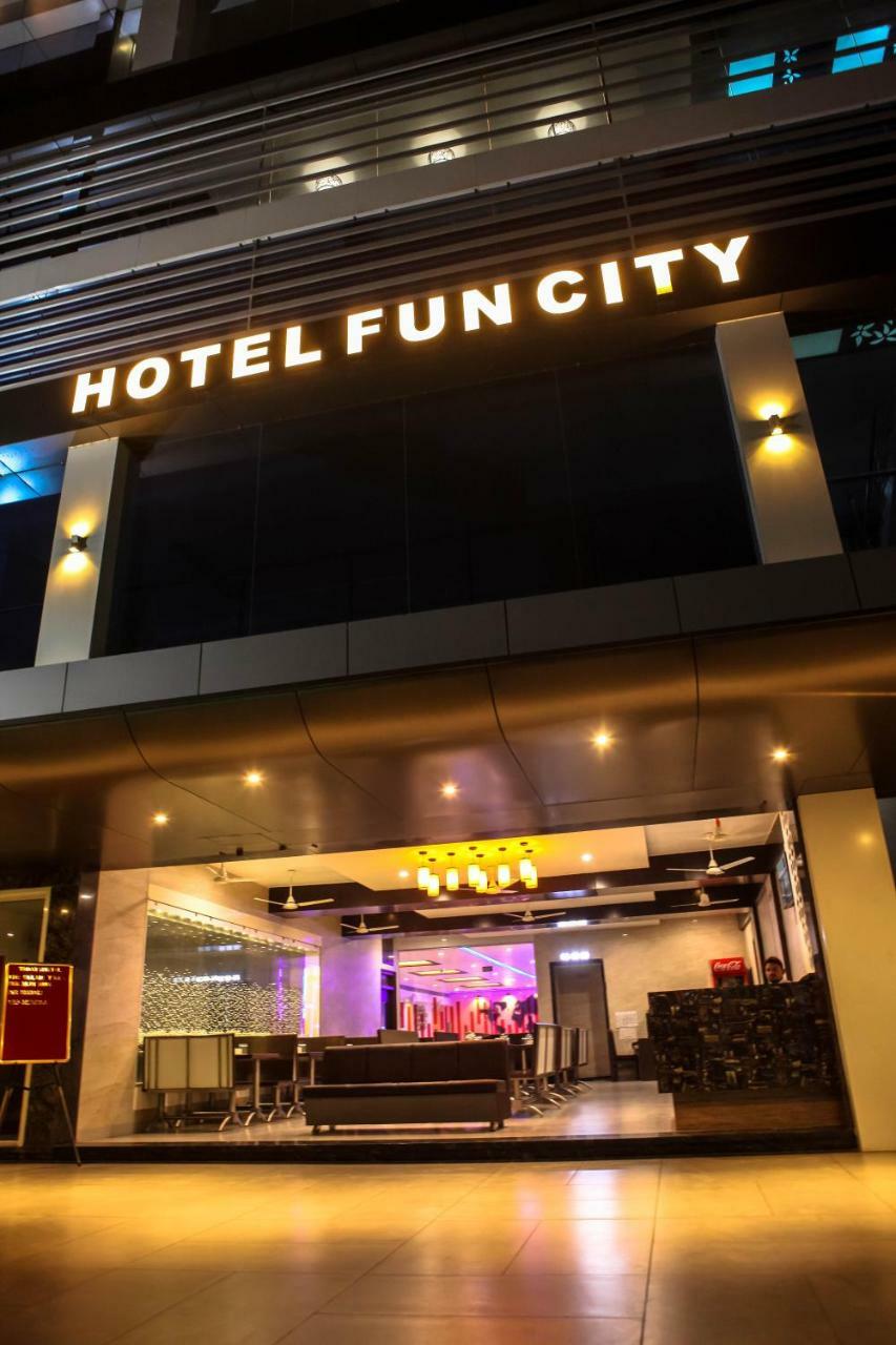 Hotel Fun City Navsari Εξωτερικό φωτογραφία