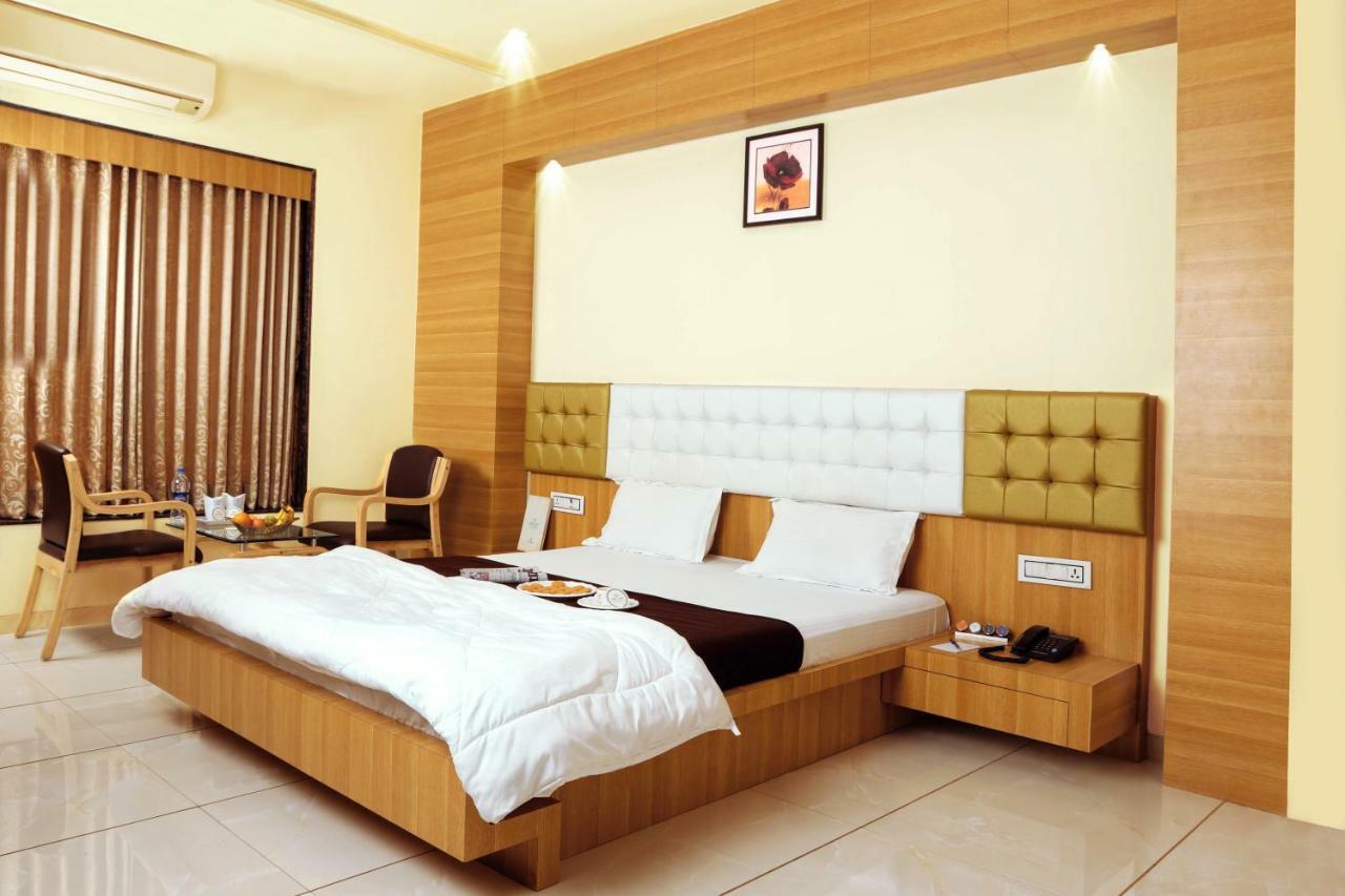 Hotel Fun City Navsari Εξωτερικό φωτογραφία