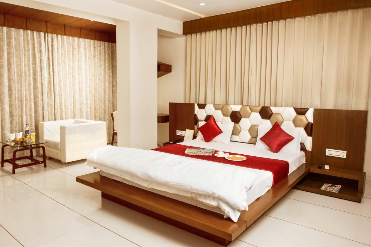 Hotel Fun City Navsari Εξωτερικό φωτογραφία