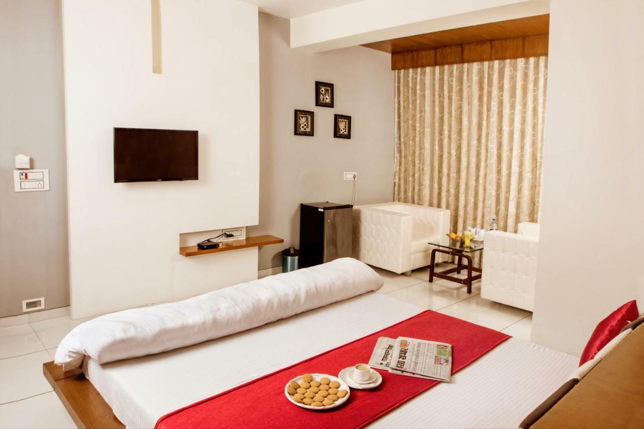 Hotel Fun City Navsari Εξωτερικό φωτογραφία