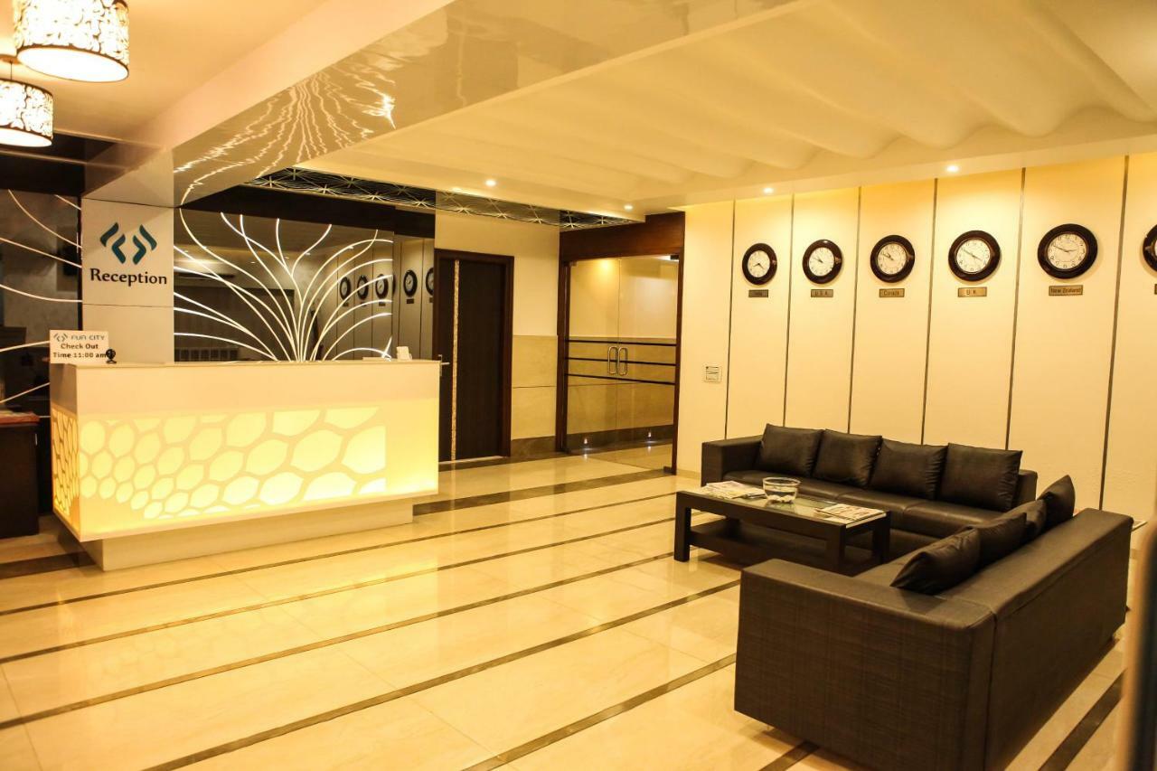 Hotel Fun City Navsari Εξωτερικό φωτογραφία