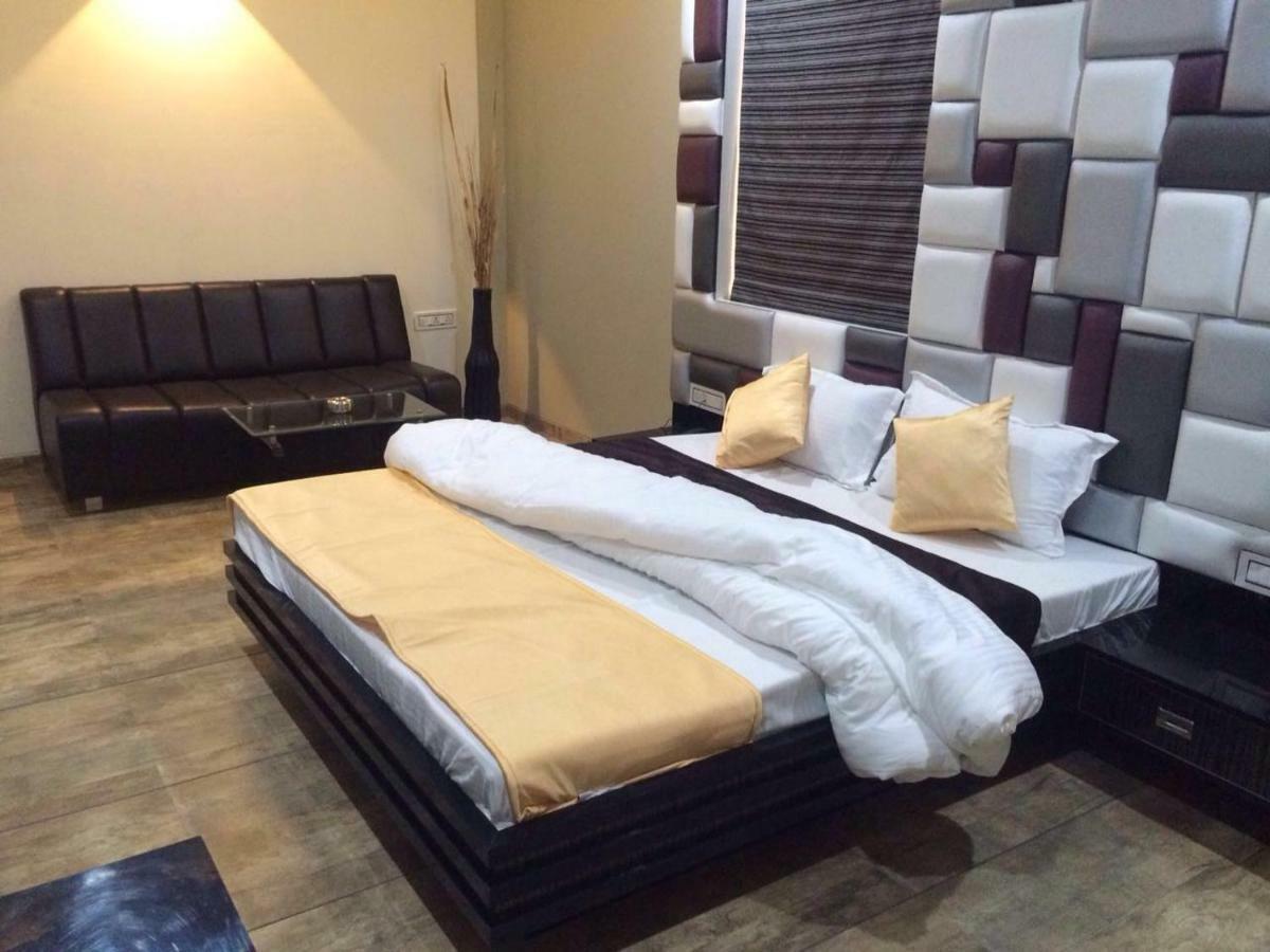 Hotel Fun City Navsari Εξωτερικό φωτογραφία