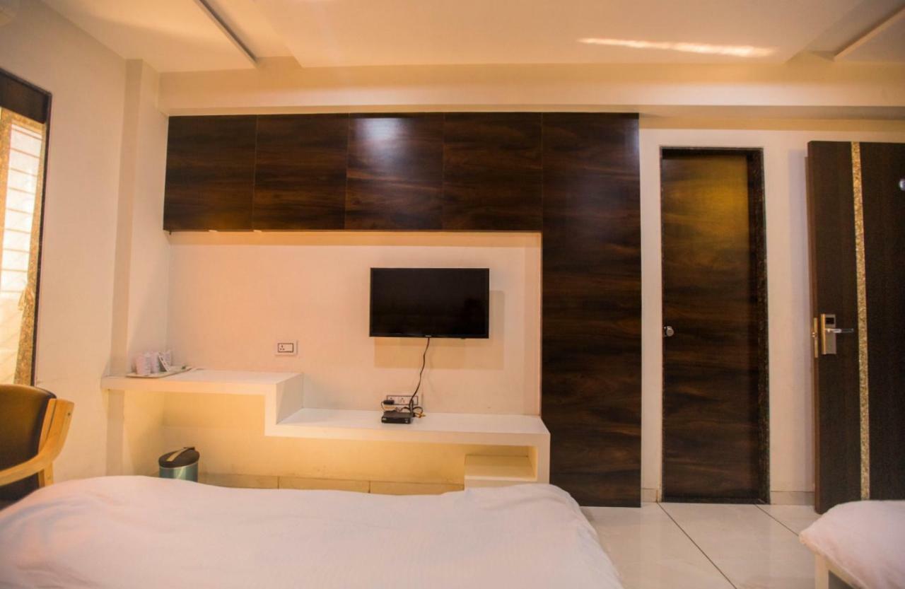 Hotel Fun City Navsari Εξωτερικό φωτογραφία