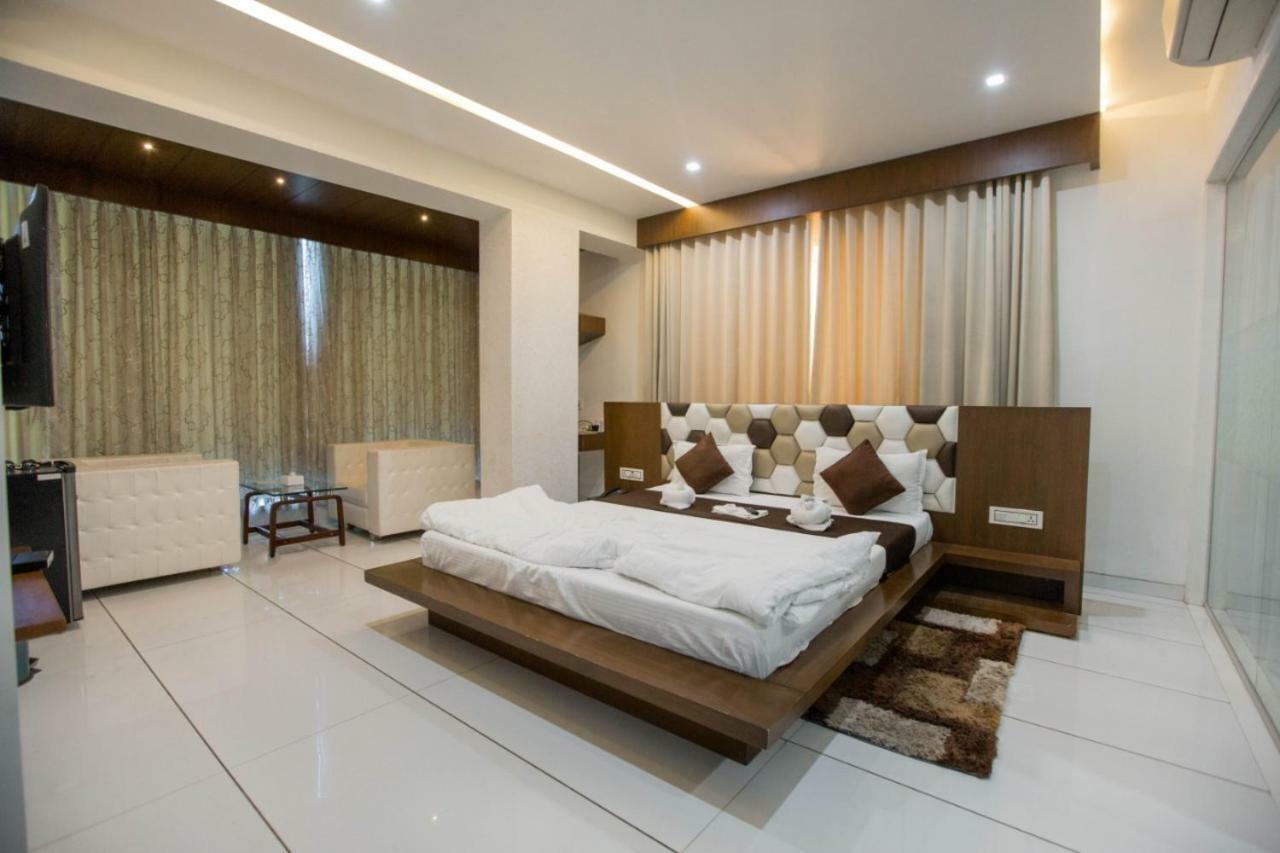 Hotel Fun City Navsari Εξωτερικό φωτογραφία